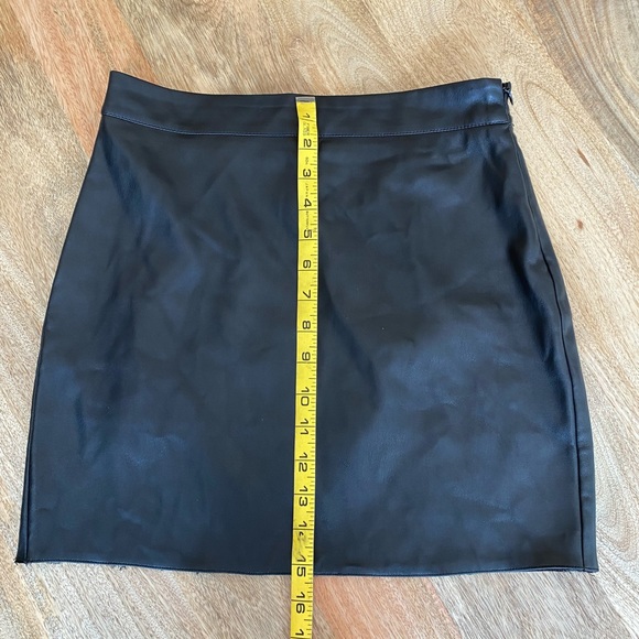 Vegan leather skirt - Picture 4 of 4